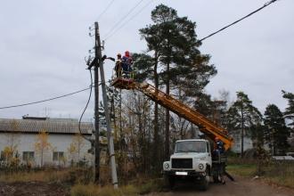 Две бригады электромонтеров "Петрозаводских коммунальных систем" сегодня выезжали на устранение аварии в поселке Кварцитный.