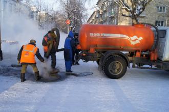 Устранение повреждения на тепловой сети в центре Петрозаводска
